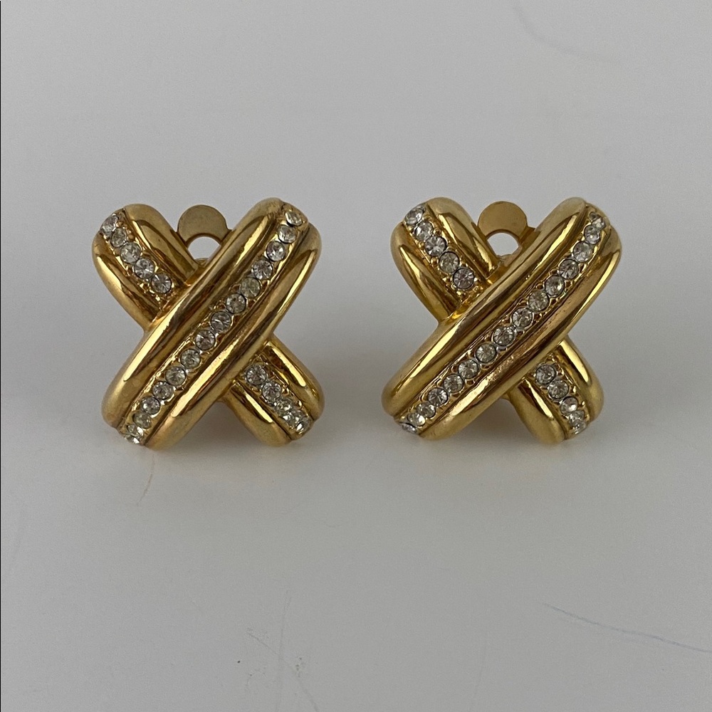 Vintage Lady Remington clip on earrings